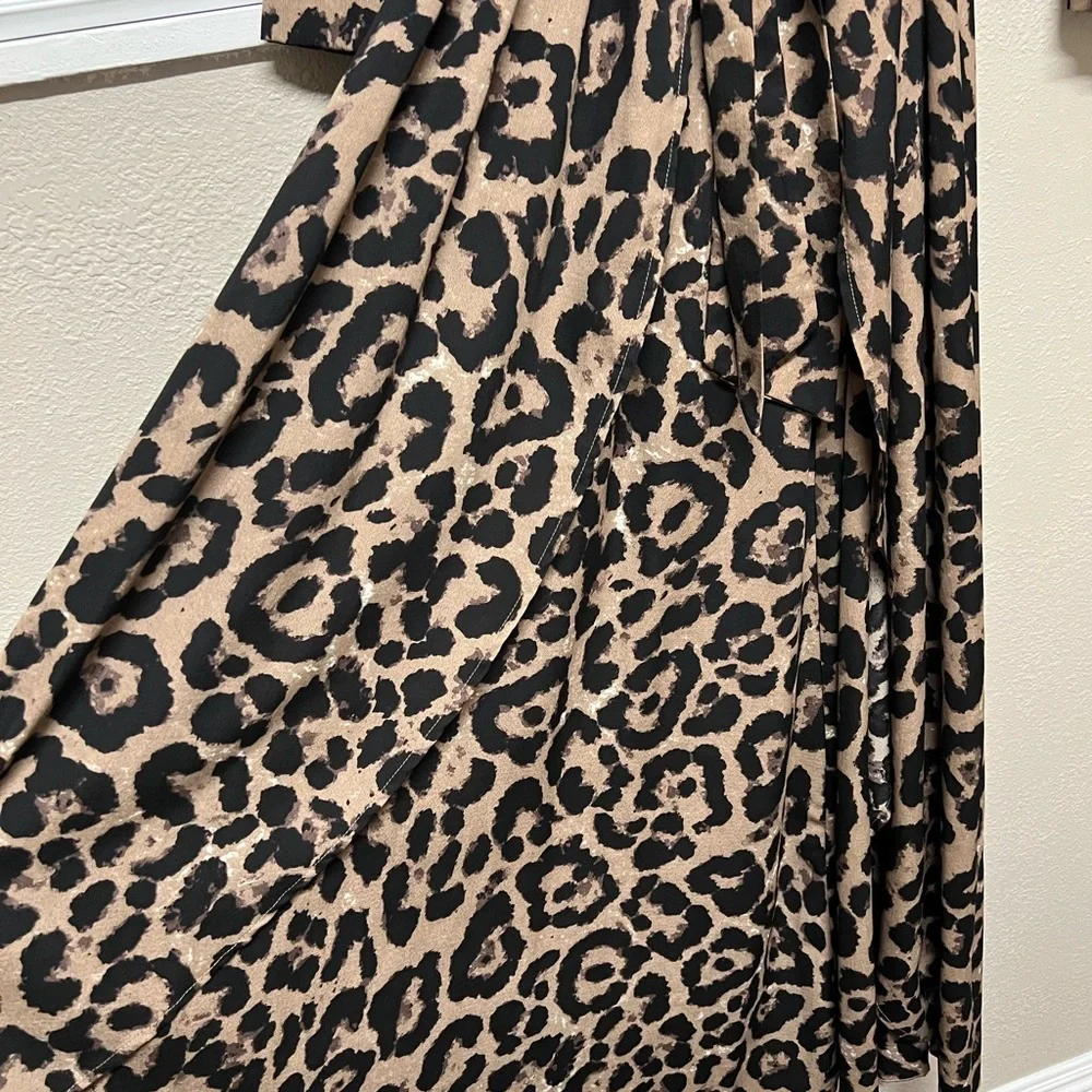 SHEIN Black and Tan Wrap Gown with Bishop Sleeves - Picture 5 of 11